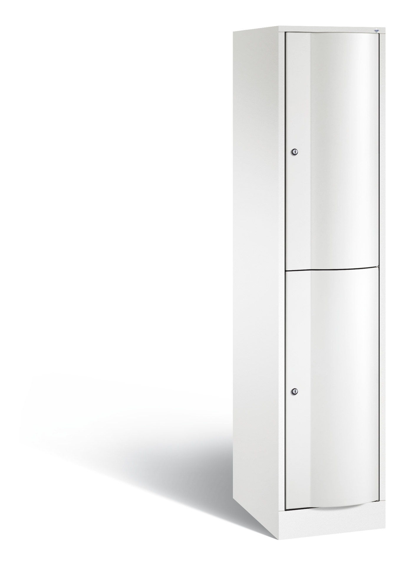 Weißer Metallschrank stehend auf weißem Hintergrund.