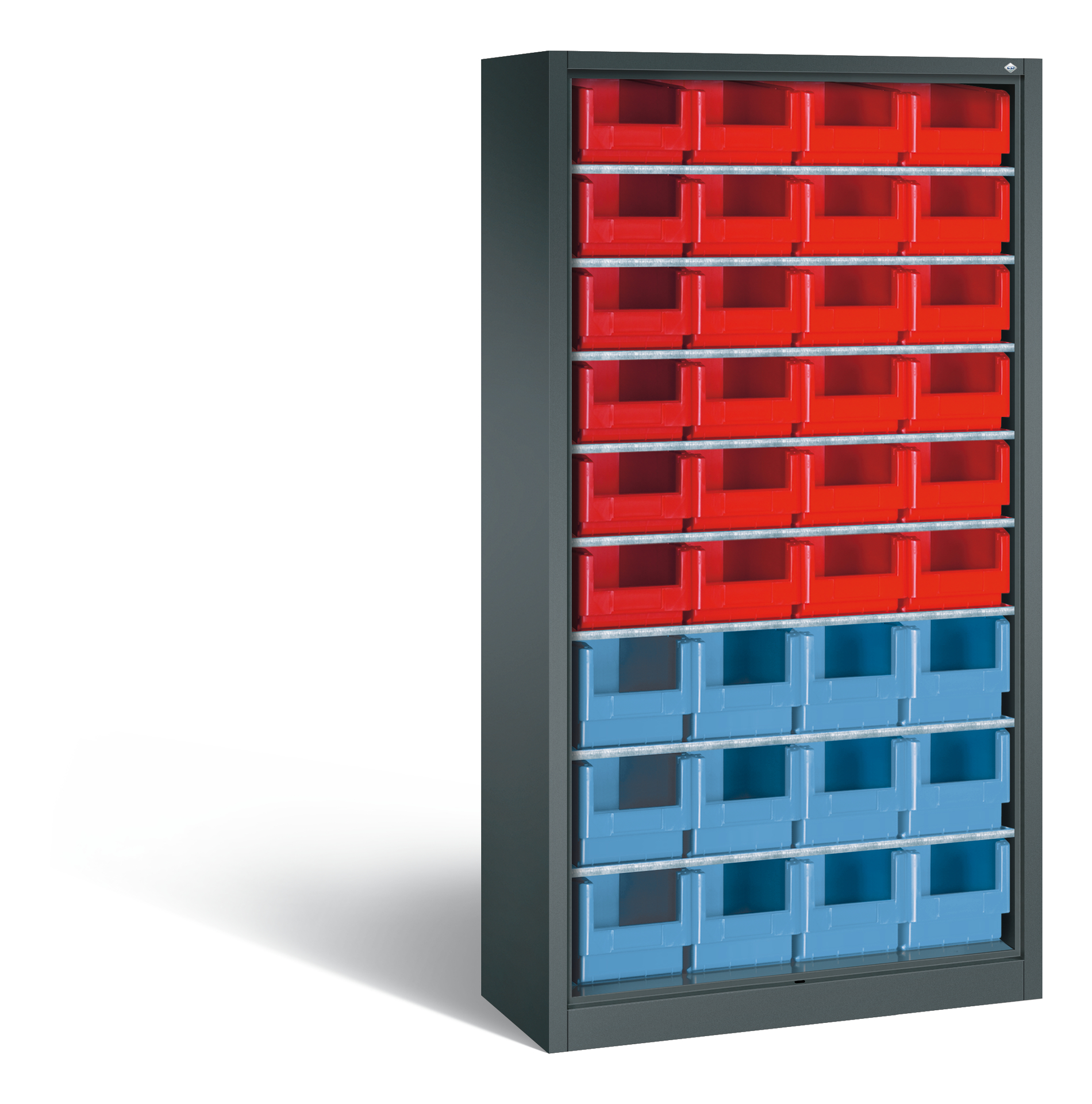 Regal mit roten und blauen Plastikkästen in grauem Stahlschrank.