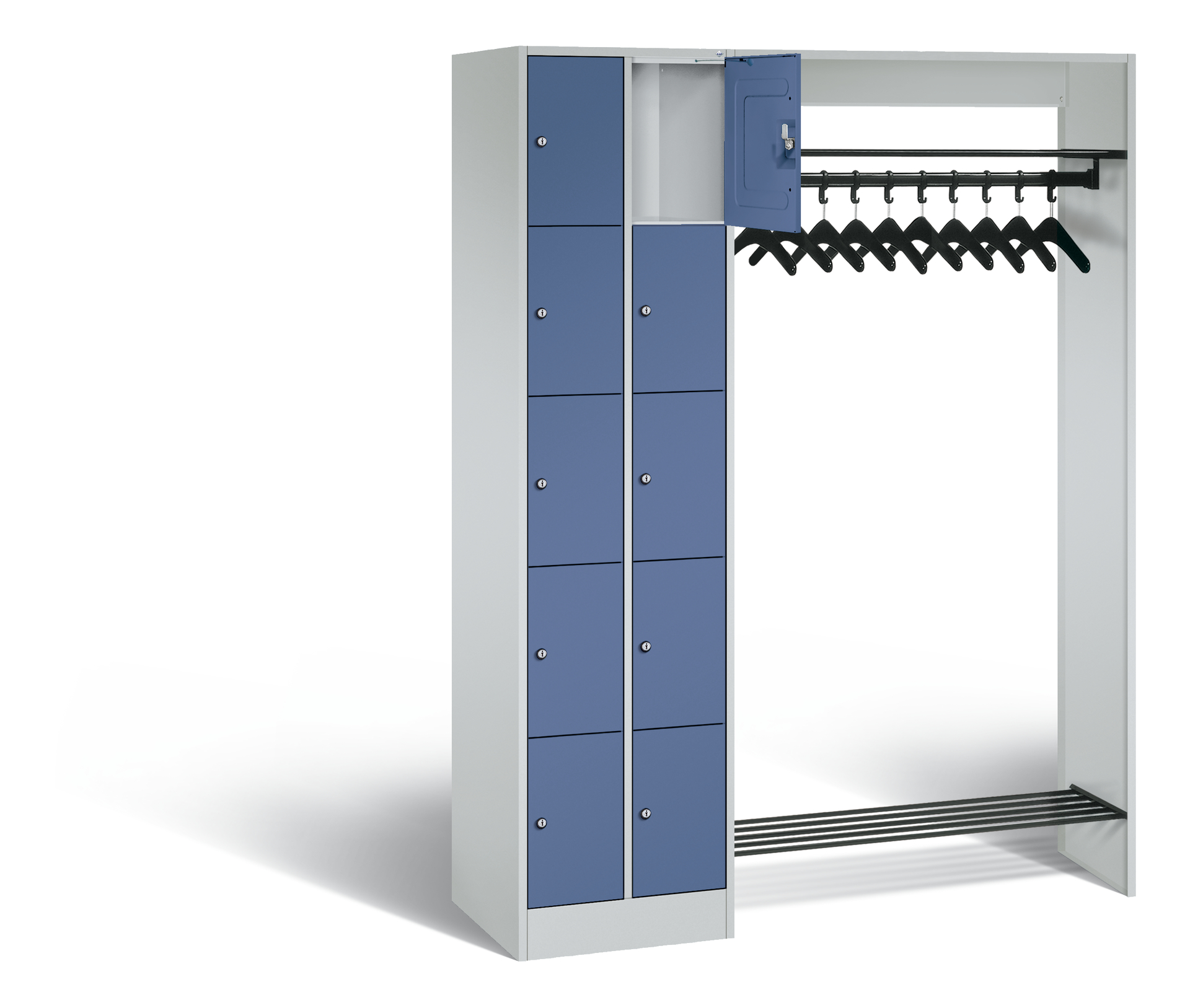 Metallschrank mit offenen blauen Fächern, linke Seite, Kleiderstangen rechts.