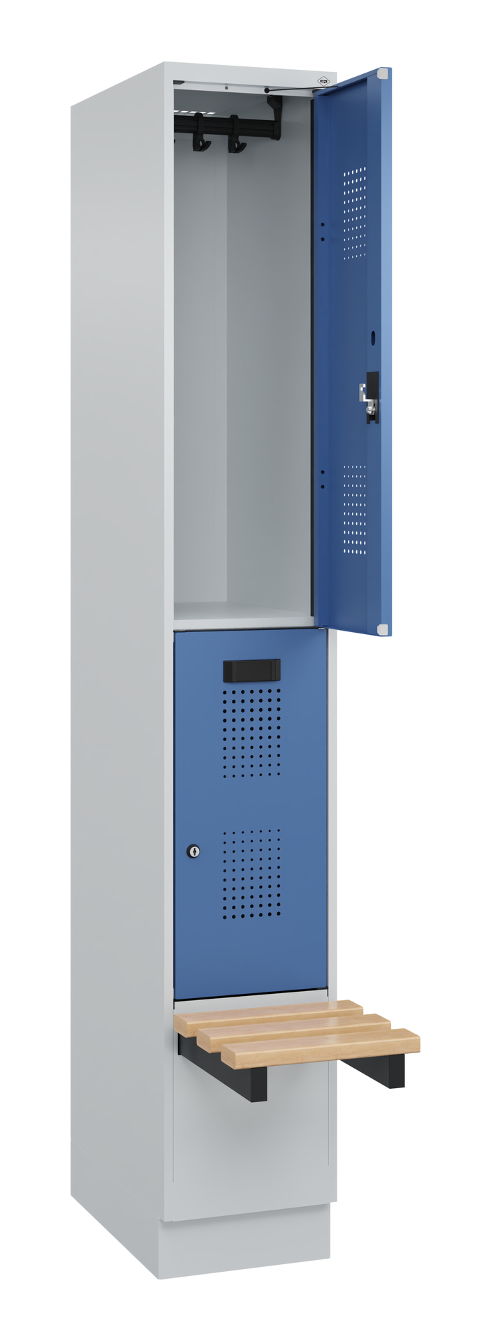 Grau-blauer Spind geöffnet, zeigt Kleiderstange und Sitz, Studioaufnahme.