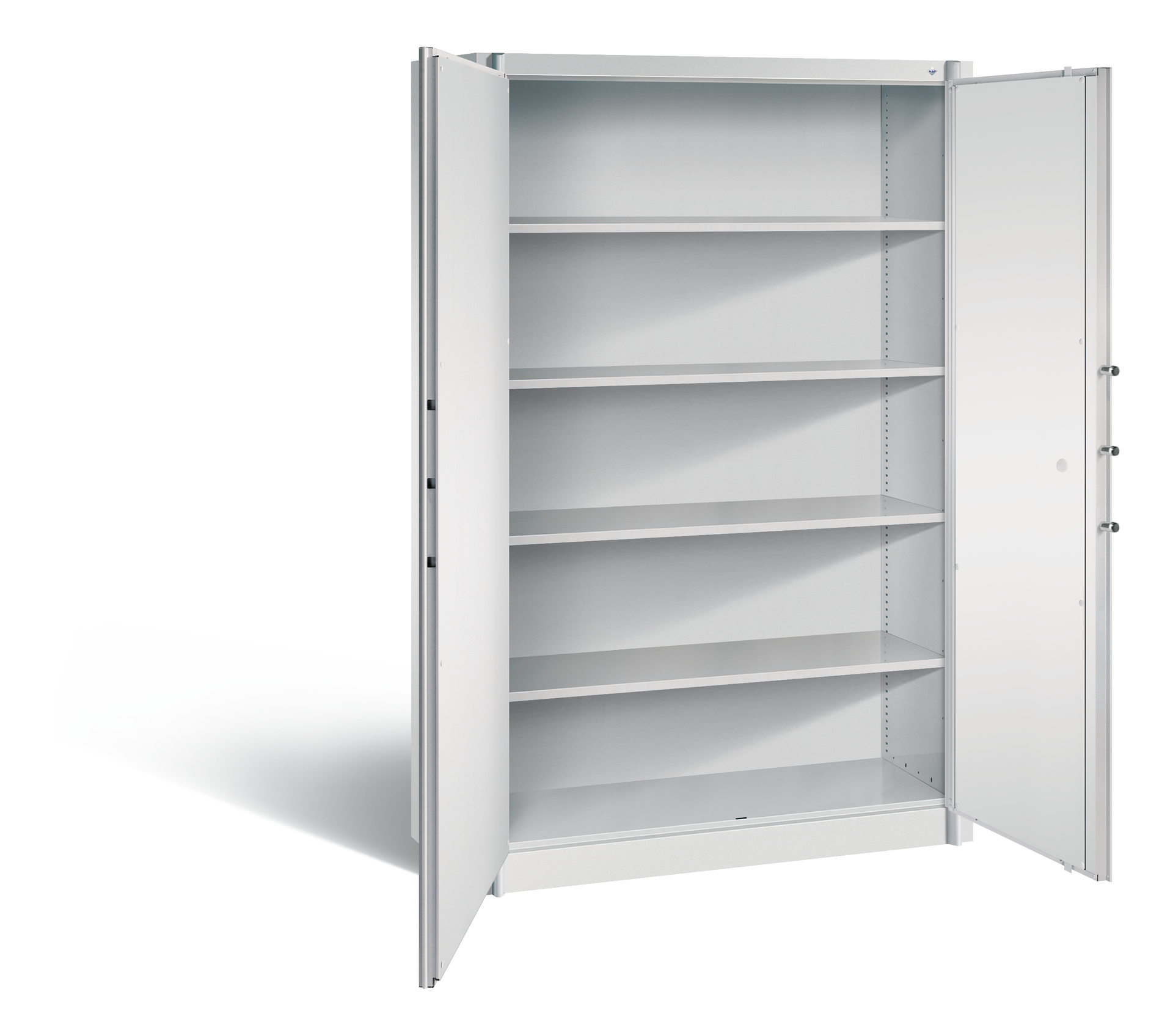 Metallschrank mit offenen Türen steht leer vor weißem Hintergrund.