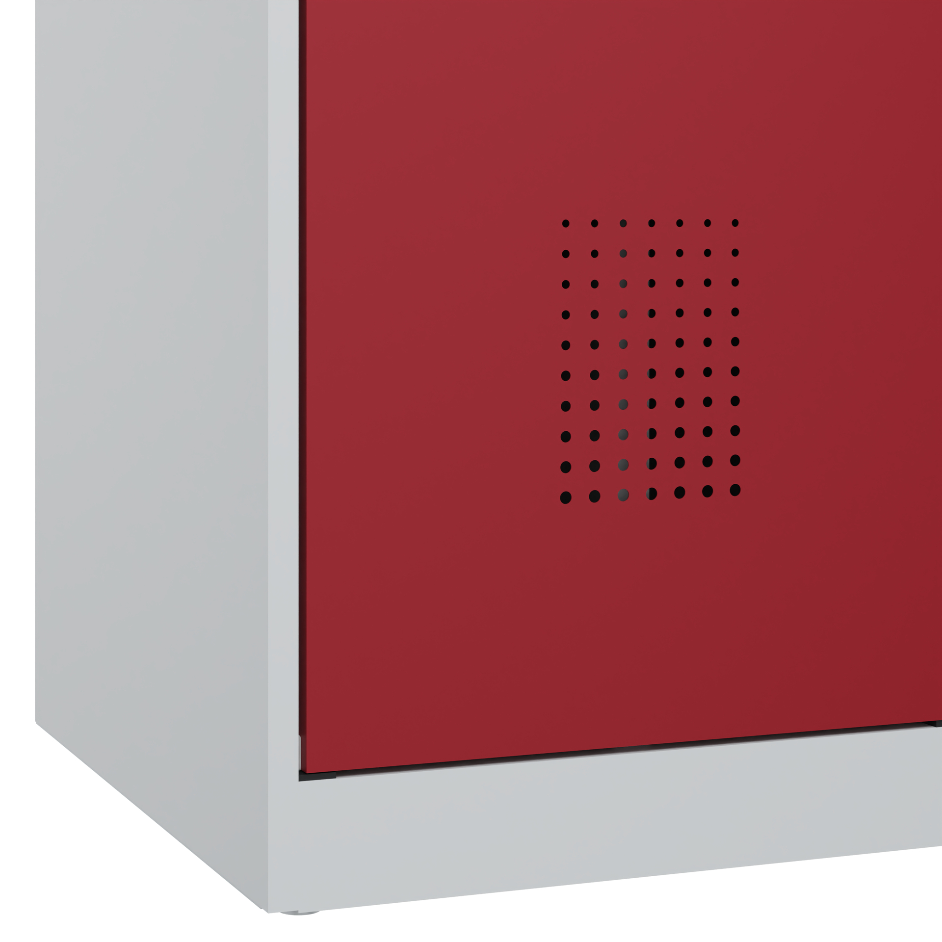 Roter Metallschrank mit Lüftungslöchern in Büroumgebung.