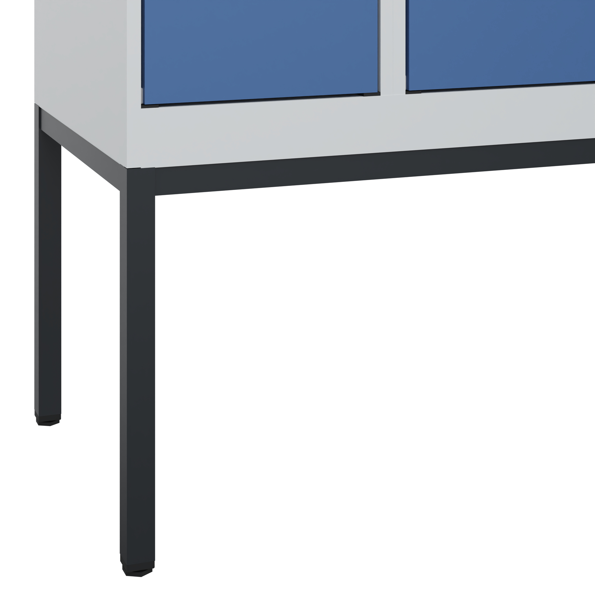 Metallrahmen-Tisch steht auf weißem Hintergrund, zeigt robuste schwarze Beine.