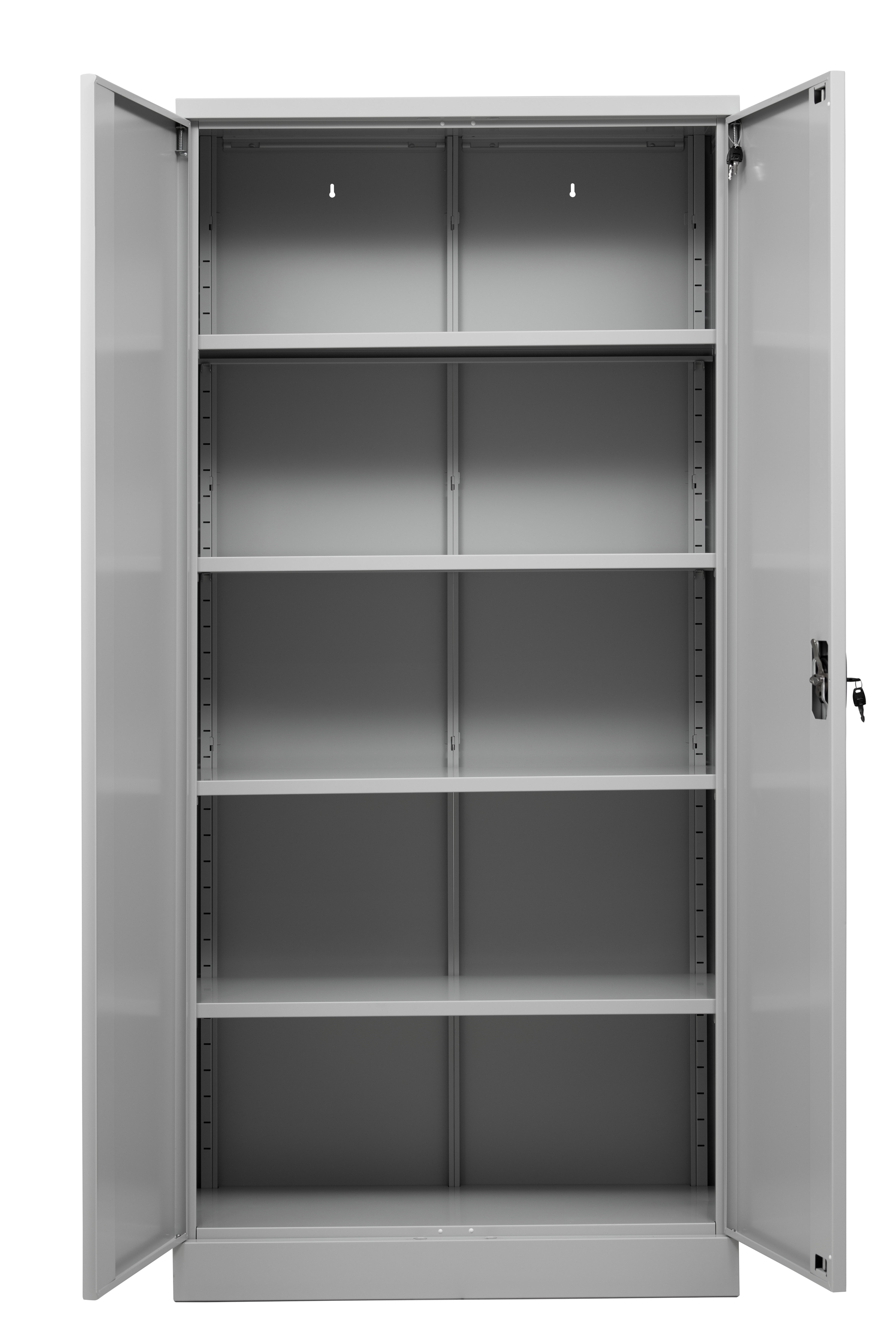 Offener grauer Metallschrank mit leeren Regalböden in einem weißen Raum.