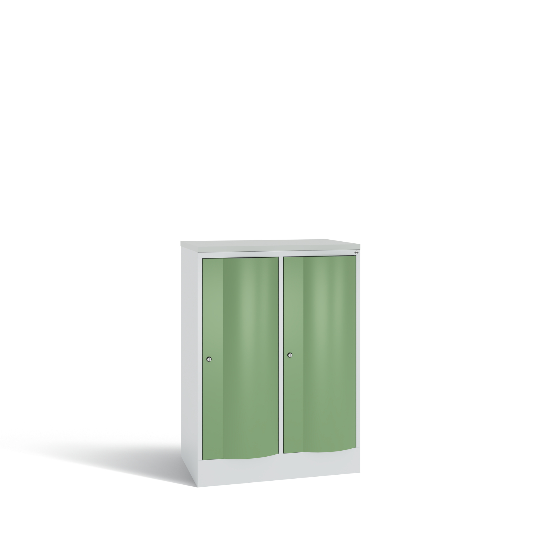 Grüner Metallschrank mit zwei Türen steht vor weißem Hintergrund.